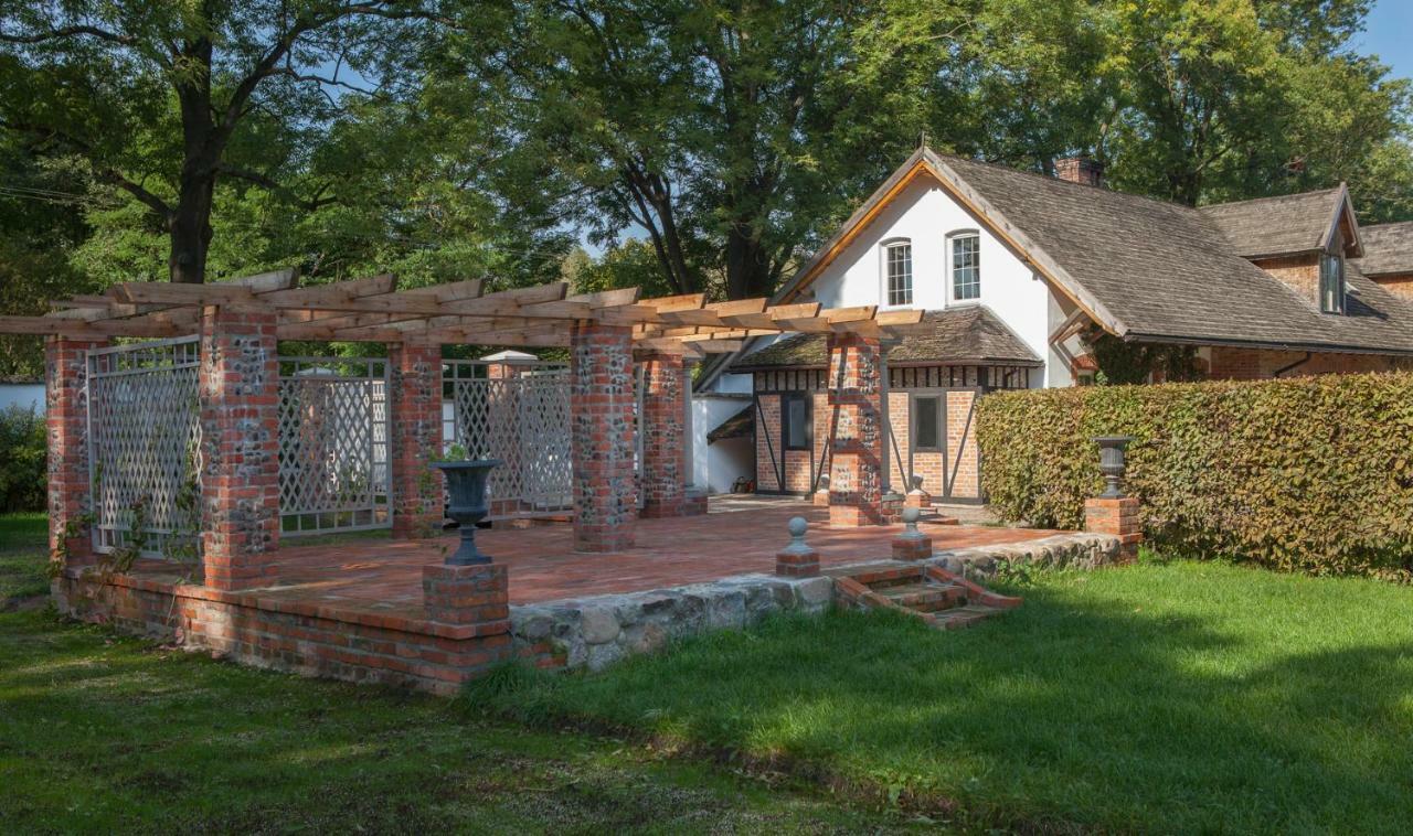 Dom Lowczego Gnoyna Park Casa de hóspedes Radziejowice Exterior foto